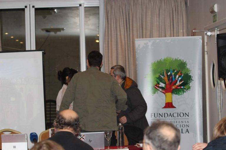  FOTOGRAFÍA. SARRIÁ-SAN GERVASIO (BARCELONA) CATALUÑA (REINO DE ESPAÑA, 21 DE FEBRERO DE 2025. La conferencia "Inmigración El Debate Imposible" ha reunido hoy en en distrito barcelonés de Sarriá-San Gervasio —en uno de los auditorios del Hotel Silken Sant Gervasi— a la miembro de la Asociación de Mujeres por la Igualdad (AMPI) y portavoz del Grupo Municipal de VOX en el Ayuntamiento de Tarrasa (Barcelona), Alicia Tomás Martínez; el Letrado de la Administración de la Justicia en el Juzgado de Primera Instancia Número 4 de Tarragona, presidente del Comité Ejecutivo Provincial de VOX en Tarragona y diputado por Tarragona al Parlamento de Cataluña, Sergio Macián de Greef; y el histórico del hispanismo en Barcelona, licenciado en Biología por la Universidad de Barcelona; Máster de Historia en Ciencias y Doctor en Filosofía e Historia de la Ciencia por la Universidad Autónoma de Barcelona (UAB); Catedrático de Instituto de Biología y Geología por Oposición desde el año 1984, Josep Alsina Calvés, para debatir sobre las consecuencias de la invasión migratoria en el viejo Continente, principalmente en los países de la Unión Europea; un acto presentado y dirigido por parte del delegado en Barcelona de la Fundación Denaes para la Defensa de la Nación Española, Vicente Durá Bono, en el que también intervenido también el presidente de asociación cultural Somatemps, Rafael María Molina. Lasvocesdelpueblo (Ñ Pueblo)