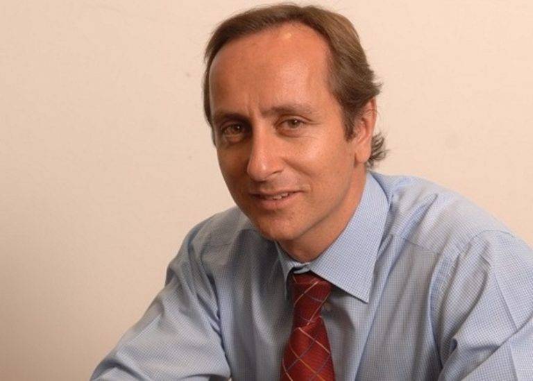 FOTOGRAFÍA. MADRID (COMUNIDAD DE MADRID) REINO DE ESPAÑA, 30 DE ENERO DE 2016. En la imagen, el director del programa de 13 Televisión, un medio de comunicación de tendencia de derecha, "La Marimorena", Carlos Cuesta Arce, quien desde septiembre de 2022 se incorporó como director adjunto del Grupo Libertad Digita (Esradio) con jefe, el antiVox jefe Federico Jorge Jiménez Losantos, quien a su vez desde septiembre de 2009 es director y presentador del programa radiofónico "Es la Mañana de Federico" de la Cadena "EsRadio" del Grupo Libertad Digital S.A.—. Carlos Cuesta Arce Perfil en "La Marimorena"/Lasvocesdelpueblo (Ñ Pueblo)