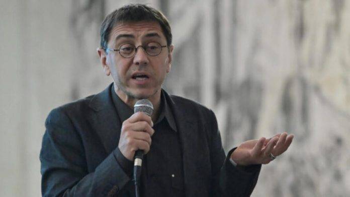 FOTOGRAFÍA. BUENOS AIRES (ARGENTINA), 21/03/2023.- El politólogo cofundador de la ultraizquierda feminista y Woke PODEMOS y docente en este centro universitario, Juan Carlos Monedero Fernández Gala (Juan Carlos Monedero), durante el "III Foro Mundial de Derechos Humanos" 2023, en Buenos Aires (Argentina). Efe 