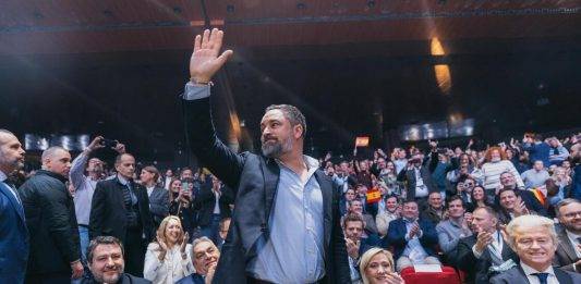 FOTOGRAFÍA. MADRID (REINO DE ESPAÑA), 08 DE FEBRERO DE 2025. Bajo lema "Hacer Europa Grande otra Vez (Make Europe Great Again)", el Hotel Marriott Auditorium de capital del Reino, Madrid, ha acogido este viernes y hoy sábado 8 de febrero  la primera Cumbre de Patriots of Europe (Patriotas por Europa), una coalición de partidos presidida por el líder de VOX, Santiago Abascal Conde, y cuyo grupo en la Eurocámara engloba a las principales fuerzas patriotas del continente, siendo la tercera fuerza política en el Parlamento Europeo tras el Partido Popular Europeo y el Grupo Socialista. Participan Martín Helme (Estonia), Afroditi Latinopoulou (Grecia), Petr Macinka (República Checa), Krzysztof Bosak (Polonia), André Ventura (Portugal), Andrej Babis (Chequia), Geert Wilders (Países Bajos), Matteo Salvini (Italia), Marine Le Pen (Francia), Viktor Orban (Hungría), Santiago Abascal (España y presidente de Patriots). Lasvocesdelpueblo (Ñ Pueblo)