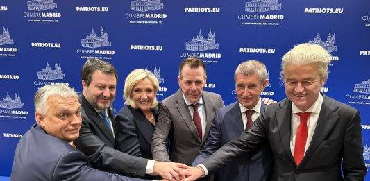 FOTOGRAFÍA. MADRID (REINO DE ESPAÑA), 07 DE FEBRERO DE 2025. Cumbre Patriotas (Patriots Party). ¿Qué se celebra? Este viernes, 7 de febrero, comienza en Madrid, la capital del Reino de la primera cumbre de Patriotas, el partido presidido por el líder de VOX, Santiago Abascal Conde, y cuyo grupo parlamentario en Europa, «Patriots for Europe» (Patriotas por Europa), engloba a las principales fuerzas patriotas del continente, siendo la tercera fuerza política en el Parlamento Europeo tras el Partido Popular Europeo y el Grupo Socialista. Participan Martín Helme (Estonia), Afroditi Latinopoulou (Grecia), Petr Macinka (República Checa), Krzysztof Bosak (Polonia), André Ventura (Portugal), Andrej Babis (Chequia), Geert Wilders (Países Bajos), Matteo Salvini (Italia), Marine Le Pen (Francia), Viktor Orban (Hungría), Santiago Abascal (España y presidente de Patriots). Lasvocesdelpueblo (Ñ Pueblo)