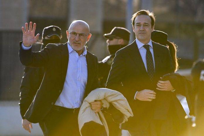 FOTOGRAFÍA. SAN FERNANDO DE HENARES (MADRID), 04/02/2025.-El técnico de la selección masculina de fútbol, Luis de la Fuente, a su llegada para testificar en el juicio que se sigue en la Audiencia Nacional al expresidente de la Real Federación Española de Fútbol (RFEF) Luis Rubiales por agresión sexual y coacciones a la futbolista Jenni Hermoso, este martes en San Fernando de Henares (Madrid). Efe