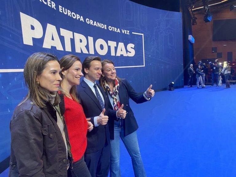 FOTOGRAFÍA. MADRID (REINO DE ESPAÑA), 08 DE FEBRERO DE 2025. Isabel Pérez Moñino-Aranda, la portavoz del Grupo Parlamentario de VOX en la Asamblea de Madrid (2ª i). Bajo lema "Hacer Europa Grande otra Vez (Make Europe Great Again)", el Hotel Marriott Auditorium de capital del Reino, Madrid, ha acogido este viernes y hoy sábado 8 de febrero  la primera Cumbre de Patriots of Europe (Patriotas por Europa), una coalición de partidos presidida por el líder de VOX, Santiago Abascal Conde, y cuyo grupo en la Eurocámara engloba a las principales fuerzas patriotas del continente, siendo la tercera fuerza política en el Parlamento Europeo tras el Partido Popular Europeo y el Grupo Socialista. Participan Martín Helme (Estonia), Afroditi Latinopoulou (Grecia), Petr Macinka (República Checa), Krzysztof Bosak (Polonia), André Ventura (Portugal), Andrej Babis (Chequia), Geert Wilders (Países Bajos), Matteo Salvini (Italia), Marine Le Pen (Francia), Viktor Orban (Hungría), Santiago Abascal (España y presidente de Patriots). Lasvocesdelpueblo (Ñ Pueblo)