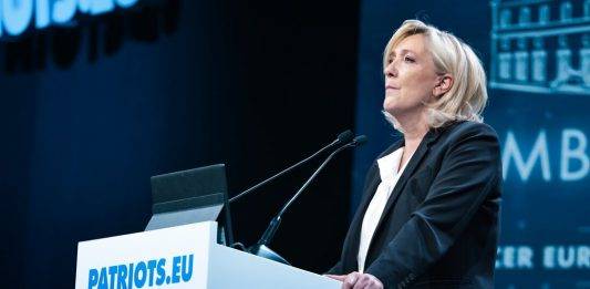 FOTOGRAFÍA. MADRID (REINO DE ESPAÑA), 08 DE FEBRERO DE 2025. Bajo lema "Hacer Europa Grande otra Vez (Make Europe Great Again)", el Hotel Marriott Auditorium de capital del Reino, Madrid, ha acogido este viernes y hoy sábado 8 de febrero  la primera Cumbre de Patriots of Europe (Patriotas por Europa), una coalición de partidos presidida por el líder de VOX, Santiago Abascal Conde, y cuyo grupo en la Eurocámara engloba a las principales fuerzas patriotas del continente, siendo la tercera fuerza política en el Parlamento Europeo tras el Partido Popular Europeo y el Grupo Socialista. Participan Martín Helme (Estonia), Afroditi Latinopoulou (Grecia), Petr Macinka (República Checa), Krzysztof Bosak (Polonia), André Ventura (Portugal), Andrej Babis (Chequia), Geert Wilders (Países Bajos), Matteo Salvini (Italia), Marine Le Pen (Francia), Viktor Orban (Hungría), Santiago Abascal (España y presidente de Patriots). Lasvocesdelpueblo (Ñ Pueblo)