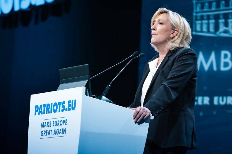 FOTOGRAFÍA. MADRID (REINO DE ESPAÑA), 08 DE FEBRERO DE 2025. Bajo lema "Hacer Europa Grande otra Vez (Make Europe Great Again)", el Hotel Marriott Auditorium de capital del Reino, Madrid, ha acogido este viernes y hoy sábado 8 de febrero  la primera Cumbre de Patriots of Europe (Patriotas por Europa), una coalición de partidos presidida por el líder de VOX, Santiago Abascal Conde, y cuyo grupo en la Eurocámara engloba a las principales fuerzas patriotas del continente, siendo la tercera fuerza política en el Parlamento Europeo tras el Partido Popular Europeo y el Grupo Socialista. Participan Martín Helme (Estonia), Afroditi Latinopoulou (Grecia), Petr Macinka (República Checa), Krzysztof Bosak (Polonia), André Ventura (Portugal), Andrej Babis (Chequia), Geert Wilders (Países Bajos), Matteo Salvini (Italia), Marine Le Pen (Francia), Viktor Orban (Hungría), Santiago Abascal (España y presidente de Patriots). Lasvocesdelpueblo (Ñ Pueblo)