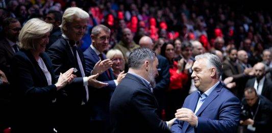 FOTOGRAFÍA. MADRID (REINO DE ESPAÑA), 08 DE FEBRERO DE 2025. Bajo lema "Hacer Europa Grande otra Vez (Make Europe Great Again)", el Hotel Marriott Auditorium de capital del Reino, Madrid, ha acogido este viernes y hoy sábado 8 de febrero  la primera Cumbre de Patriots of Europe (Patriotas por Europa), una coalición de partidos presidida por el líder de VOX, Santiago Abascal Conde, y cuyo grupo en la Eurocámara engloba a las principales fuerzas patriotas del continente, siendo la tercera fuerza política en el Parlamento Europeo tras el Partido Popular Europeo y el Grupo Socialista. Participan Martín Helme (Estonia), Afroditi Latinopoulou (Grecia), Petr Macinka (República Checa), Krzysztof Bosak (Polonia), André Ventura (Portugal), Andrej Babis (Chequia), Geert Wilders (Países Bajos), Matteo Salvini (Italia), Marine Le Pen (Francia), Viktor Orban (Hungría), Santiago Abascal (España y presidente de Patriots). Lasvocesdelpueblo (Ñ Pueblo)