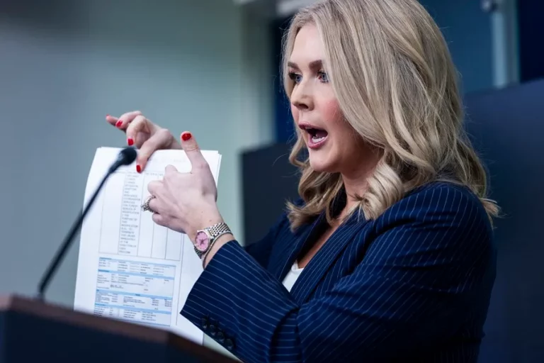 FOTOGRAFÍA. WASHINGTON (ESTADOS UNIDOS DE AMÉRICA), 12 DE FEBRERO DE 2025. La portavoz de la Casa Blanca, asistente del 47ª Presidente de United States of America y secretario de Prensa de la Presidencia de los Estados Unidos de América, Karoline Leavitt, habla con los periodistas, el 12 de febrero de 2025, durante una rueda de prensa en la Presidencia de los Estados Unidos de América. Efe