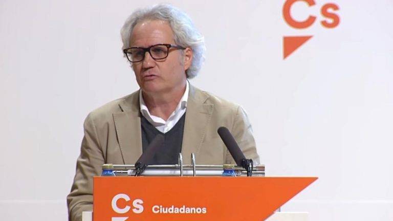 FOTOGRAFÍA. CIUDAD REAL (REINO DE ESPAÑA), 27 DE OCTUBRE DE 2024. Ciutadans Partit de Ciutadanía Ciudadanos (Cs) celebró el acto de clausura de su VII Asamblea en Ciudad Real, un evento clave en el que se renovaron los compromisos del partido y se presentaron nuevas propuestas para el futuro; una acuerdo, señalaron fuentes naranjas, para "construir" una alternativa al al bloque (fango mentira inacción), en referencia al bipartidismo Partido Popular (PP) y Partido Socialista Obrero Español (PSOE). Carlos Pérez-Nievas López de Goicoechea, nuevo secretario general de Ciudadanos, desde ahora. Lasvocesdelpueblo (Ñ Pueblo)