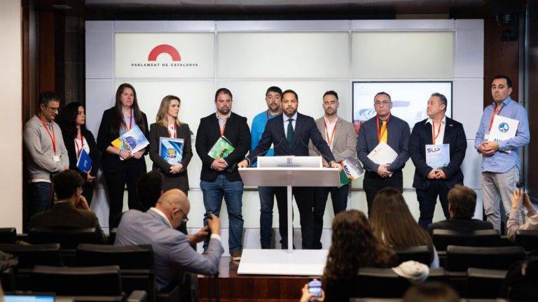 FOTOGRAFÍA. BARCELONA (REINO DE ESPAÑA), 12 DE FEBRERO DE 2025. El grupo parlamentario de VOX en el Parlamento de Cataluña, presidido por Ignacio Garriga Vaz de Conceiçao, se ha reunido con los sindicatos de Policía Nacional y asociaciones de la Guardia Civil con sede en la Comunidad Autónoma de Cataluña: SUP, JUPOL, UFP, JUCIL, AUGC, AEGC, UP e IGC para tratar el anuncio de traspaso de competencias a la Generalitat de Cataluña en materia de fronteras e inmigración. Lasvocesdelpueblo (Ñ Pueblo)