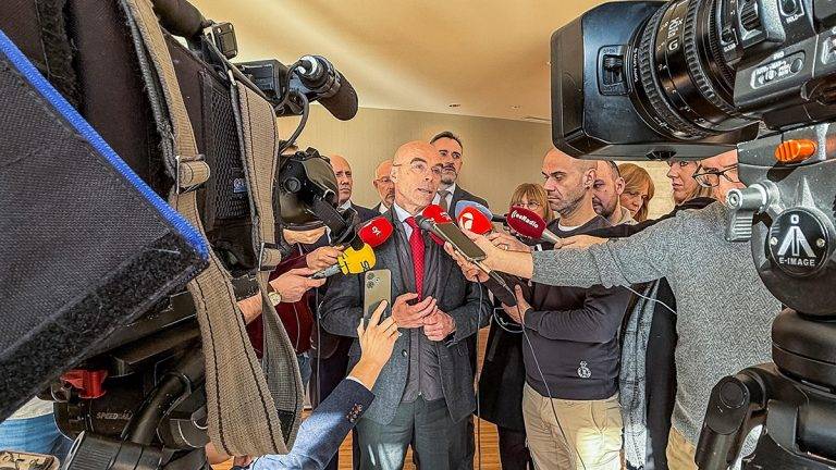 FOTOGRAFÍA. VALLADOLID (CASTILLA Y LEÓN) REINO DE ESPAÑA, 26 DE FEBRERO DE 2025. El jefe de la Delegación de VOX en Bruselas, Jorge Buxadé Villalba, se ha desplazado hoy hasta Castilla y León (CyL), donde se ha reunido con representantes del sector de la ganadería, especialmente del porcino, y del sector agrícola y de la industria de la automoción. Lasvocesdelpueblo (Ñ Pueblo)