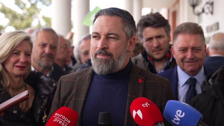 FOTOGRAFÍA. VALLADOLID (CASTILLA Y LEÓN) REINO DE ESPAÑA, 16 DE MARZO DE 2025. El presidente de VOX y de la coalición patriota europea Patriots of Europe, Santiago Abascal Conde, ha atendido este domingo a los medios de comunicación antes de participar en una comida con más de "500 afiliados" en Valladolid, en la comunidad autónoma de Castilla y León. Lasvocesdelpueblo