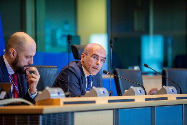 FOTOGRAFÍA. BRUSELAS 8BÉLGICA), 04 DE MARZO DE 2025. a Unión Europea (UE) vive una crisis sin precedente; las políticas impuestas por la Comisión Europea (CE) asfixian a las empresas, desincentivan la inversión y destruyen miles de empleos en sectores estratégicos. Ante esta situación, la coalición del patriotismo europeo que reúne a 11 países de la UE con una representación de 89 eurodiputados (tercera fuerza parlamentaria en la Eurocámara), Patriots of Europe (Patriotas por Europa), ha constituido el Grupo de Competitividad y Crecimiento, que coordinará la acción del grupo en cuatro comisiones clave: Medio Ambiente (ENVI), Industria, Investigación y Energía (ITRE), Salud Pública (SANT) y Vivienda (Housing). Lasvocesdelpueblo (Ñ Pueblo)