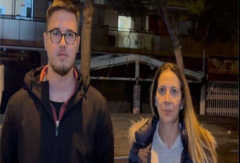 FOTOGRAFÍA. SALOU (TARRAGONA) CATALUÑA (REINO DE ESPAÑA), 03 DE MARZO DE 2025. La Portavoz del Grupo Municipal de VOX en el Ayuntamiento de Salou (provincia de Tarragona) Cataluña, Ana Belén Rodríguez Ros (Anabel Rodríguez) (ixda.), junto al concejal Paul Daniel Axinte Axinte, denuncia ante un edificio de la ciudad el alojamiento de más de 300 inmigrantes ilegales, que genera "graves problemas" a los vecinos y comerciantes de Salou. Los de santiago Abascal Conde consideran inaceptables los privilegios de los indocumentados mientras quienes pagan ese lujo no llegue al final de mes y le es imposible disfrutar de la vida en su tierra española por el rodo, vía impuesto perpetrado, por parte de la Administración estatal española, de la mano del socialismo rojo WOKE (PSOE y SUMAR) con la necesaria colaboración de socialismo azul partido Popular (PP) de Feijóo. Lasvocesdelpueblo (Ñ Pueblo)