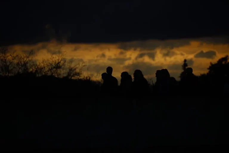 FOTOGRAFÍA. CÓRDOBA (ANDALUCÍA) REINO DE ESPAÑA, 07 DE MARZO DE 2025. Cielos nubosos al caer la tarde de este viernes en Córdoba, Comunidad Autónoma de Andalucía, ante la llegada de la borrasca Jana. Diecisiete comunidades autónomas (todas excepto Murcia y Melilla) están hoy en alerta ante el paso de la borrasca Jana, que va a dejar lluvias muy fuertes en casi todo el país, además de precipitaciones de nieve en muchos lugares, según los datos de la Agencia Estatal de Meteorología (Aemet). Efe