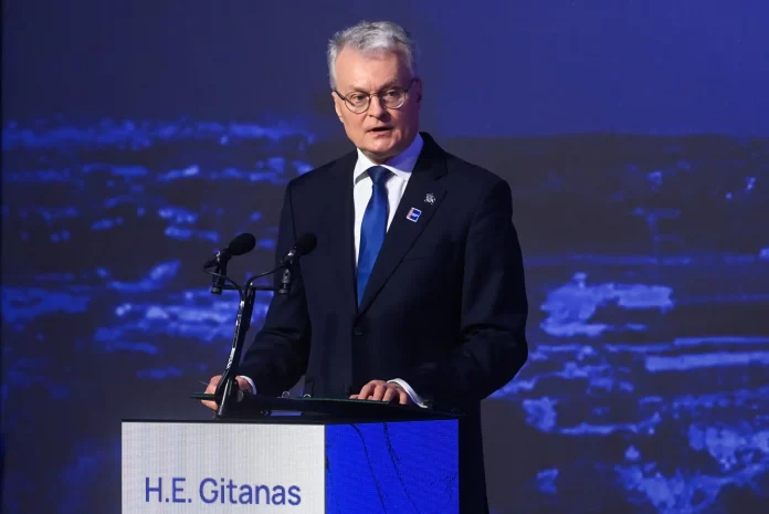 FOTOGRAFÍA. RIGA (LETONIA), 26 DE MAYO DE 2024. El actual presidente de Lituania, Gitanas Nausėda, un centrista de tendencia conservadora, ganó este domingo la segunda vuelta de las elecciones presidenciales, al lograr el 78,87 % de los votos con el 76 % de los 1.895 distritos electorales escrutados, según los datos difundidos por la Comisión Electoral. EFe