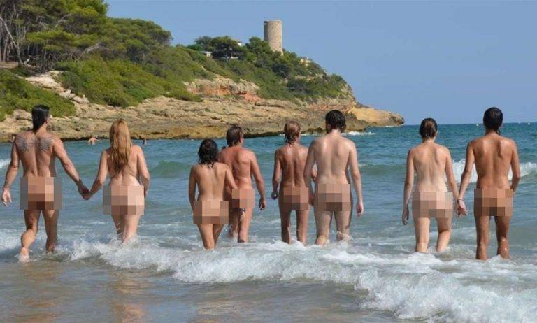 FOTOGRAFÍA. BARCELONA (REINO DE ESPAÑA), AÑO 2023. En la imagen, un grupo de nudistas socios y miembros de de la Federación Naturista-Nudista. Lasvocesdelpueblo (Ñ Pueblo)