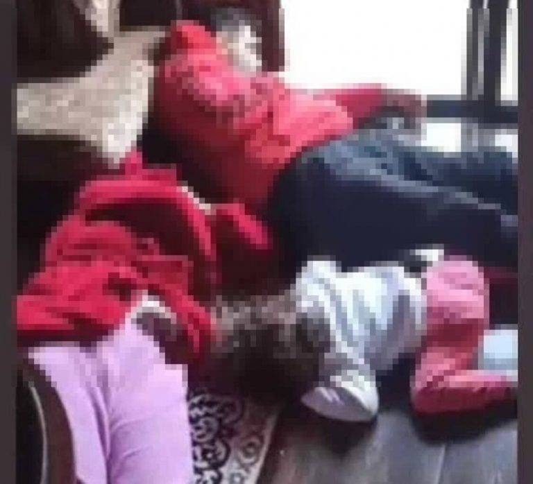 FOTOGRAFÍA. SIRIA, 08 DE MARZO DE 2025. Los soldados del nuevo Gobierno islamista de Siria masacran a los civiles cristianos y minoría alauita. "Cristianos y alauitas sirios están siendo masacrados por grupos terroristas musulmanes de Al Qaeda, y grupos Yihadistas más radicales del nuevo Gobierno islamista del presidente interino de Siria, Ahmed al Sharaa —considerado por la Unión Europea y militante de la WOKE en el Occidente como "moderado"—, que aterrorizan y asesinan sin piedad, y van más de 1.000 muertos recientemente en Siria. Muchos más cristianos y otros están desaparecidos. Se ha presentado una ola de movilizaciones en toda la región. Medios tradicionales de comunicación permanecen en un vergonzoso silencio. Oremos por los cristianos perseguidos y otras minorías en Siria. Padre amado, envía a tus Ángeles para proteger a tus hijos perseguidos. Cúbrelos con tu mano poderosa. Envía guerreros para defenderlos. Por el Santo Nombre de Jesús, Amén". Las nuevas fuerzas del nuevo Gobierno islamista de Siria están mayoritariamente compuestas por excombatientes de la ahora disuelta alianza yihadista Hayat Tahrir al Sham (HTS), la agrupación que lideró la ofensiva contra el tirano sirio Bachar Al Asad y cuyas raíces proceden del Frente Al Nusra, la exfilial de Al Qaeda en Siria. Captura vídeos de los propias nuevos militares islamistas de Siria difundidos por ellos mismos/Lasvocesdelpueblo (Ñ Pueblo)