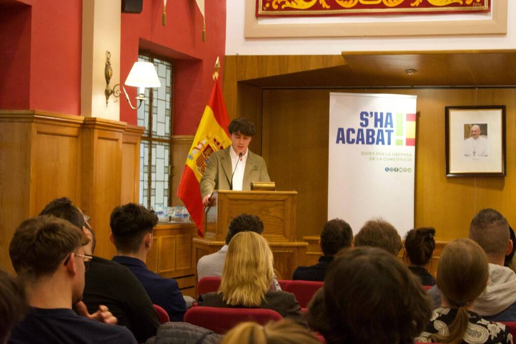 FOTOGRAFÍA. MADRID (REINO DE ESPAÑA), 27 DE MARZO DE 2025. El acto "España frente al abismo: el Estado de Derecho en juego", de la asociación juvenil española S'ha Acabat! (S'!) —con la participación de la diputada nacional y portavoz de emergencia demográfica y políticas sociales de VOX, Rocío de Meer Méndez, y el diputado nacional y portavoz en la Comisión de RTVE del PP, Eduardo Carazo— registró este jueves un éxito. Lasvocesdelpueblo (Ñ Pueblo)