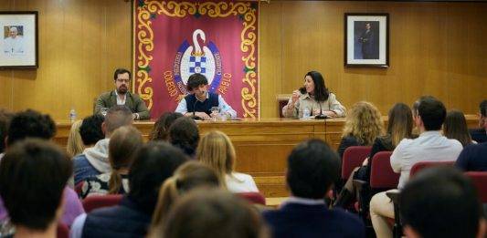 FOTOGRAFÍA. MADRID (REINO DE ESPAÑA), 27 DE MARZO DE 2025. El acto "España frente al abismo: el Estado de Derecho en juego", de la asociación juvenil española S'ha Acabat! (S'!) —con la participación de la diputada nacional y portavoz de emergencia demográfica y políticas sociales de VOX, Rocío de Meer Méndez, y el diputado nacional y portavoz en la Comisión de RTVE del PP, Eduardo Carazo— registró este jueves un éxito. Lasvocesdelpueblo (Ñ Pueblo)