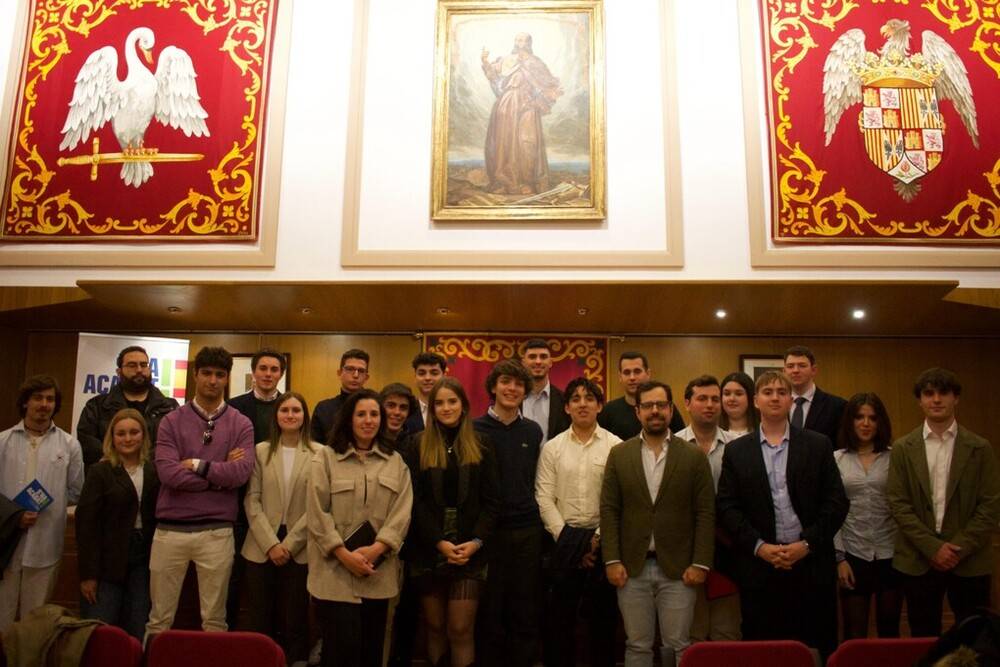 FOTOGRAFÍA. MADRID (REINO DE ESPAÑA), 27 DE MARZO DE 2025. El acto "España frente al abismo: el Estado de Derecho en juego", de la asociación juvenil española S'ha Acabat! (S'!) —con la participación de la diputada nacional y portavoz de emergencia demográfica y políticas sociales de VOX, Rocío de Meer Méndez, y el diputado nacional y portavoz en la Comisión de RTVE del PP, Eduardo Carazo— registró este jueves un éxito. Lasvocesdelpueblo (Ñ Pueblo)