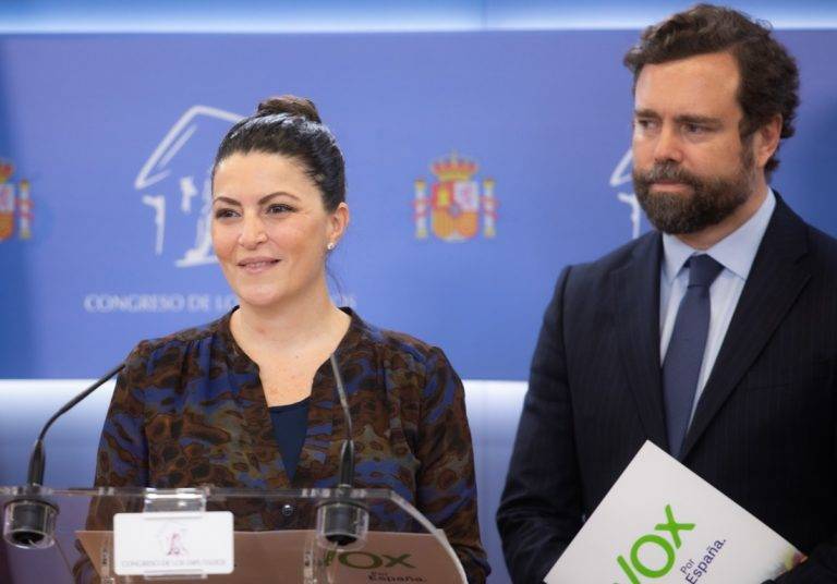 FOTOGRAFÍA. CONGRESO DE LOS DIPUTADOS (MADRID) ESPAÑA, 22.01.2020. La secretaria general del Grupo Parlamentario VOX, Macarena Olona, y el portavoz de la formación Iván Espinosa de los Monteros, han notificado la presentación, el martes 22 de enero, de un recurso ante el TSJ del País Vasco contra el «decreto 1792019» aprobado el pasado mes de noviembre de 2019. Una norma que, a juicio de VOX, comporta un auténtico atropello lingüístico para los castellanoparlantes. Lasvocesdelpueblo (Ñ Pueblo)