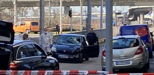 FOTOGRAFÍA. MANNHEIM (ALEMANIA), 03 DE MARZO DE 2025. Alemania es nuevamente azotada por el terrorismo. Un ciudadano alemán denuncia que "Nuevo atropello masivo en Mannheim (Alemania): Presunto atentado terrorista". "Arma más coche. Ya hay al menos un muerto, ciudadano alemán". Muchos otros están heridos". "Hay miembros amputados y sangre en la calle. Estos son los frutos de la "diversidad" que los militantes de la WOKE (progresista)". "Este es el resultado de la inmigración. ¡Remigración ahora!". Lasvocesdelpueblo (Ñ Pueblo)