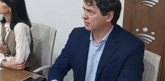 FOTOGRAFÍA. BADAJOZ (EXTREMADURA) REINO DE ESPAÑA, 05 DE NOVIEMBRE DE 2024 En la derecha de la imagen de David Sánchez Pérez-Castejón, hermano del presidente del Gobierno de España por el Partido Socialista (PSOE), Pedro Sánchez Pérez-Castejón, registrado este 5 de noviembre de 2024. Efe