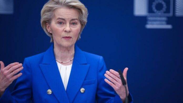 Von der Leyen propone movilizar "cerca de 800.000 millones" para la defensa en la UE FOTOGRAFÍA. BRUSELAS (BÉLGICA), 04 DE MARZO DE 2025. La presidente migracionista y WOWE de la Comisión Europea (CE) -Gobierno de la Unión Europea- por el socialismo azul alemán Unión Demócrata Cristiana (CDU) del wokista Joachim-Friedrich Martin Josef Merz "Friedrich Merz", Ursula von der Leyen, este martes durante una rueda de prensa en la capital de la UE, Bruselas, después de que Estados Unidos de América, de la mano de la Administración Donald John Trump/James David Vance, haya decidido suspender cualquier ayuda militar a Ucrania tras la chulería y falta de respeto manifiesto del corrupto presidente ilegítimo Ucrania, Volodímir Oleksándrovich Zelenski (Volodímir Zelenski), en el mismísimo Despacho Oval al pueblo estadounidense que le reclamaba un acuerdo urgente sobre la devolución de sus 350.000.000.000 de dólares regados a Ucrania durante los últimos años de invasión rusa de este país para su defensa. la UE propone financiarse mediante crédito de hasta 150.000.000.000 de euros de los que destinaría solo 800.000.000 de euros para su defensa, ha explicado la wokista y migracionista Ursula. Efe