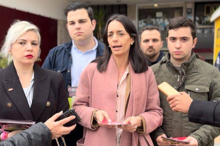 FOTOGRAFÍA. CALELLA (BARCELONA) CATALUÑA (REINO DE ESPAÑA, 08 DE MARZO DE 2025. La diputada de VOX por Barcelona al Parlament de Catalunya y portavoz del grupo Municipal en el Ayuntamiento de Mataró (Barcelona), Mónica Lora Cisquer, ha denunciado hoy la llegada de inmigrantes ilegales al municipio de Calella (Barcelona) y ha alertado sobre el "aumento" de la inseguridad y la delincuencia en la zona. Lasvocesdelpueblo (Ñ Pueblo)