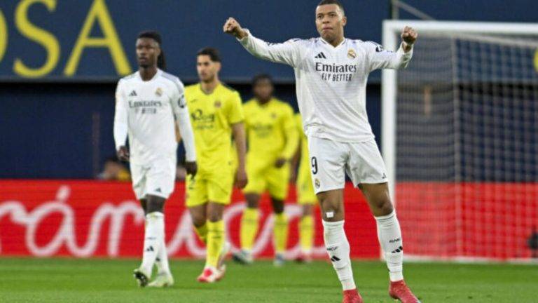 FOTOGRAFÍA. VILA-REAL (CASTELLÓN) COMUNIDAD VALENCIANA) REINO DE ESPAÑA, 15 DE MARZO DE 2025. El delantero francés del Real Madrid Kylian Mbappé celebra el primer gol de su equipo durante el partido de Liga disputado entre el Villarreal y el Real Madrid, este sábado en el Estadio de La Cerámica, en Villarreal. Efe