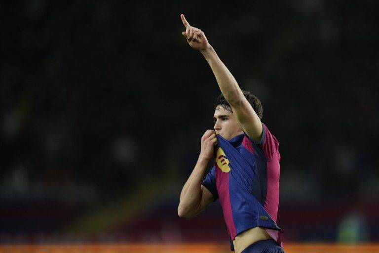 FOTOGRAFÍA. REINO DE ESPAÑA, 25 DE FEBRERO DE 2025. El defensa del Barcelona Pau Cubarsí celebrando un gol con el Barcelona contra el Atlético de Madrid. Efe