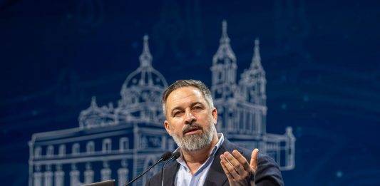 FOTOGRAFÍA. MADRID (REINO DE ESPAÑA), 08 DE FEBRERO DE 2025. Bajo lema "Hacer Europa Grande otra Vez (Make Europe Great Again)", el Hotel Marriott Auditorium de capital del Reino, Madrid, ha acogido este viernes y hoy sábado 8 de febrero  la primera Cumbre de Patriots of Europe (Patriotas por Europa), una coalición de partidos presidida por el líder de VOX, Santiago Abascal Conde (en la imagen), y cuyo grupo en la Eurocámara engloba a las principales fuerzas patriotas del continente, siendo la tercera fuerza política en el Parlamento Europeo tras el Partido Popular Europeo y el Grupo Socialista. Participan Martín Helme (Estonia), Afroditi Latinopoulou (Grecia), Petr Macinka (República Checa), Krzysztof Bosak (Polonia), André Ventura (Portugal), Andrej Babis (Chequia), Geert Wilders (Países Bajos), Matteo Salvini (Italia), Marine Le Pen (Francia), Viktor Orban (Hungría), Santiago Abascal (España y presidente de Patriots). Lasvocesdelpueblo (Ñ Pueblo)