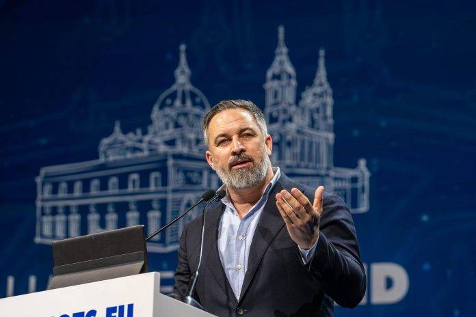 Santiago Abascal Conde , Patriots, Cumbre Madrid, Patriotas por Europa FOTOGRAFÍA. MADRID (REINO DE ESPAÑA), 08 DE FEBRERO DE 2025. Bajo lema "Hacer Europa Grande otra Vez (Make Europe Great Again)", el Hotel Marriott Auditorium de capital del Reino, Madrid, ha acogido este viernes y hoy sábado 8 de febrero la primera Cumbre de Patriots of Europe (Patriotas por Europa), una coalición de partidos presidida por el líder de VOX, Santiago Abascal Conde (en la imagen), y cuyo grupo en la Eurocámara engloba a las principales fuerzas patriotas del continente, siendo la tercera fuerza política en el Parlamento Europeo tras el Partido Popular Europeo y el Grupo Socialista. Participan Martín Helme (Estonia), Afroditi Latinopoulou (Grecia), Petr Macinka (República Checa), Krzysztof Bosak (Polonia), André Ventura (Portugal), Andrej Babis (Chequia), Geert Wilders (Países Bajos), Matteo Salvini (Italia), Marine Le Pen (Francia), Viktor Orban (Hungría), Santiago Abascal (España y presidente de Patriots). Lasvocesdelpueblo (Ñ Pueblo)