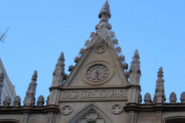 FOTOGRAFÍA. TERRASSA (BARCELONA) REINO DE ESPAÑA, 22 DE MARZO DE 2025. La portavoz nacional de Agenda España de VOX y portavoz del Grupo Parlamentario de esta formación política de las clases obreras y patriotismo español en la Asamblea de Madrid, Isabel Pérez Moñino-Aranda, que ha arropado esta tarde a la cúpula provincia de VOX en Barcelona, liderada por el presidente del Comité Provincial (CEP) y portavoz del Grupo Parlamentario en el Parlamento de Cataluña, Joan Garriga Doménech, y la cúpula local en Terrassa, liderada por la coordinadora del partido en Tarrasa y portavoz municipal en el Ayuntamiento de la Terrassa, Alicia Tomás Martínez, en una plaza de la Vila inundada de orgullo a una civilización occidental azotada por el las nuevas ideologías totalitarias y satanistas: WOKE, globalismo y multiculturalismo; así como ha podido comprobar Lasvocesdelpueblo, arropando también al nuevo líder del sindicato SOLIDARIDAD para la Defensa de los Trabajadores de España, Jordi Albert de la Fuente Miró (Jordi de la Fuente), el concejal de VOX en el Ayuntamiento de Barcelona, Liberto Senderos Oliva, la portavoz del Grupo VOX Ayuntamiento de Cambrils (Tarragona), Isabel Segarra Clemente, la portavoz nacional de Juventud de VOX y diputada por Barcelona al Parlament de Catalunya, Julia Calvet Puig, los concejales del Grupo Municipal de VOX en el Ayuntamiento de Terrassa Daniel Pinto Bausela (Dani Pinto) y Mireya Navarro Andreu, entre otros, ha advertido de que "lo que ocurrió la semana pasada en Salt (Gerona)" a los inicios de este mes de marzo "es una advertencia; un desafío a nuestro orden, a nuestras leyes y a nuestra soberanía; un choque entre nuestra civilización y las autoridades religiosas islámicas, por mucho que los medios de comunicación subvencionados dijeran que era un problema de vivienda", dijo la política de la RESISTENCIA VOX. Lasvocesdelpueblo (Ñ Pueblo)