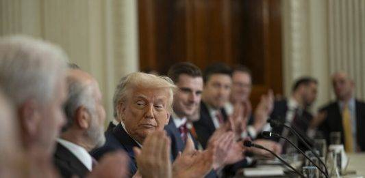 WASHINGTON (ESTADOS UNIDOS DE AMÉRICA), 08 DE MARZO DE 2025. Devolviendo a Estados Unidos su grandeza. La Administración Donald John Trump/James David Vance ha firmado hoy la Orden Ejecutiva de la «Creación y administración de la Reserva Estratégica de Bitcoin y la Reserva de Activos Digitales de los Estados Unidos de América». El Presidente Donald John Trump, ante los directivos y grandes accionistas del mundo de las criptomonedas ern United States of America, asegura que "el año pasado (2024) prometí convertir a Estados Unidos en la superpotencia mundial del bitcoin y la capital de las criptomonedas del planeta, y estamos tomando medidas históricas para cumplir esa promesa…". Lasvocesdelpueblo (Ñ Pueblo)