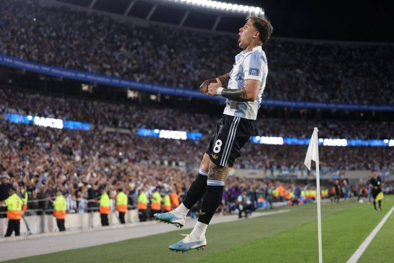 FOTOGRAFÍA. CIUDAD DE BUENOS AIRES (REPUBLICA DE ARGENTINA), 25 DE MARZO DE 2025. Enzo Fernández de Argentina celebra un gol ante Brasil en un partido de las eliminatorias sudamericanas para el Mundial de 2026. Efe