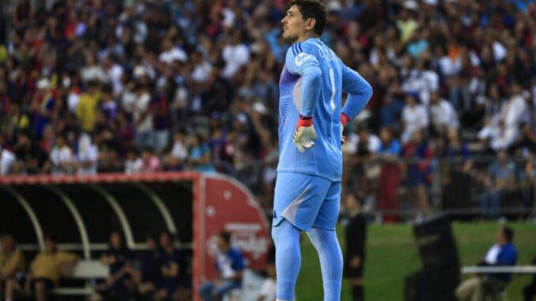 FOTOGRAFÍA. BAYAMÓN (SAN JUAN) PUERTO RICO, 23 DE MARZO DE 2025. "El Clásico de Puerto". Iker Casillas de las leyendas del Real Madrid ante las del Barcelona. Efe