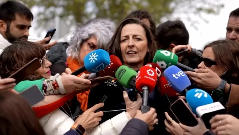 FOTOGRAFÍA. MADRID (REINO DE ESPAÑA), 16 DE ABRIL DE 2025. Marta Castro Fuentes, la portavoz de las Acusaciones Populares del llamado "Caso Begoña Gómez" —en referencia a María Begoña Gómez Fernández (Begoña Gómez), esposa del presidente del Gobierno de España y secretario general del Partido Socialista (PSOE), Pedro Sánchez Pérez-Castejón— y Coordinadora nacional jurídica de VOX, acudió hoy a La Moncloa, Presidencia de Gobierno de España donde participó a los interrogatorios del juez Juan Carlos Peinado al ministro de la Presidencia, Justicia y Relaciones con las Cortes, Félix Bolaños García. Lasvocesdelpueblo (Ñ Pueblo)