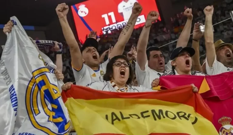 FOTOGRAFÍA. SEVILLA (ANDALUCÍA) REINO DE ESPAÑA, 26 DE ABRIL DE 2025. Detalle de la grada reservada por los aficioncitas del Real Madrid antes de comenzar la final de la Copa del Rey que disputan Real Madrid y FC Barcelona en el estadio de La Cartuja, en Sevilla. Efe