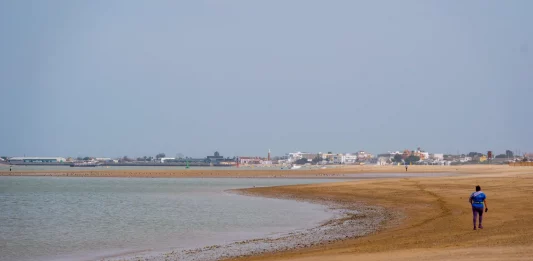 FOTOGRAFÍA. CÁDIZ (ANDALUCÍA) REINO DE ESPAÑA, 13 DE MARZO DE 2025. Vista de la desembocadura del río Guadalquivir en Sanlúcar de Barrameda (Cádiz). Efe