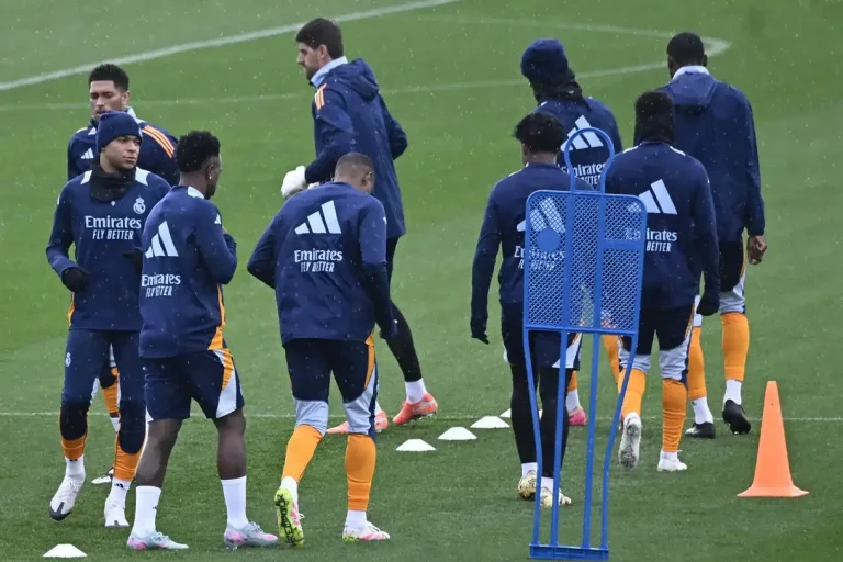 FOTOGRAFÍA. VALDEBEBAS (COMUNIDAD DE MADRID) REINO DE ESPAÑA, 12 DE ABRIL DE 2025. Los jugadores del Real Madrid participan en el entrenamiento de este sábado en la Ciudad Deportiva de Valdebebas, en Madrid, en la víspera de su encuentro de LaLiga ante el Alavés. Efe