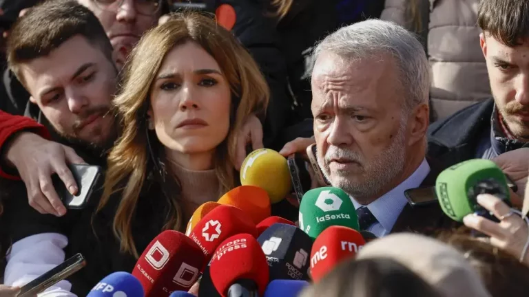 FOTOGRAFÍA. MADRID (REINO DE ESPAÑA), 18 DE DICIEMBRE DE 2024. José Antonio Camacho, abogado de María Begoña Gómez Fernández (Begoña Gómez), esposa del presidente del Gobierno de España y secretario general del PSOE, Pedro Sánchez Pérez-Castejón, en declaraciones a los medios ante los Juzgados de Plaza de Castilla. Efe