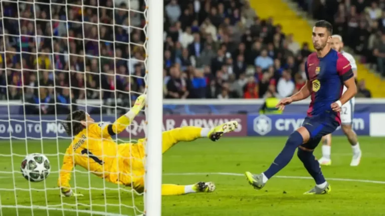 FOTOGRAFÍA. BARCELONA (CATALUÑA) REINO DE ESPAÑA, 30 DE ABRIL DE 2025. El delantero del FC Barcelona, Ferrán Torres (d), remata ante el guardameta suizo del Inter, Yan Sommer, en la jugada que ha significado el segundo gol del equipo blaugrana durante el encuentro correspondiente a la ida de las semifinales de la Liga de Campeones que disputan FC Barcelona e Inter en el estadio Olímpico Lluis Company, en Barcelona. Efe