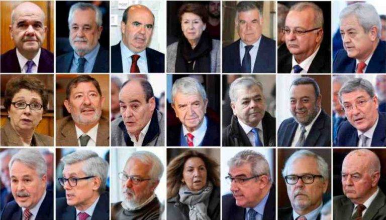FOTOGRAFÍA. SEVILLA (ESPAÑA), 19 DE NOVIEMBRE DE 2019. Vista de los ladrones de la izquierda corrupta que gobierna España, todos del PSOE del presidente de Gobierno en funciones Pedro Sánchez. Diecinueve de los veintiún ex altos cargos de la Junta de Andalucía acusados en la pieza política de los ERE han sido condenados este martes por la Audiencia de Sevilla. (Primera fila, izquierda a la derecha) El expresidente de la Junta Manuel Chaves, condenado 9 años de inhabilitación por prevaricación; el expresidente de la Junta José Antonio Griñán, condenado a 6 años de cárcel y 15 años de inhabilitación por prevaricación en concurso con malversación; Gaspar Zarrías, 9 años de inhabilitación por prevaricación; Magdalena Álvarez, 9 años de inhabilitación por prevaricación; José Antonio Viera, 7 años de prisión y 18 años de inhabilitación; Antonio Fernández, 7 años y 11 meses de prisión y 19 años de inhabilitación absoluta; Francisco Vallejo, 7 años de prisión y 18 años de inhabilitación absoluta. (Segunda fila, izquierda a la derecha) Carmen Martínez Aguayo, condenada a 6 años de prisión y 15 años de inhabilitación; Francisco Javier Guerrero, 7 años de cárcel y 19 años de inhabilitación; Juan Márquez, 7 años de prisión y 18 años de inhabilitación; José Salgueiro, 9 años de inhabilitación; Agustín Barberá, 7 años de prisión y 18 años de inhabilitación; Jesús María Rodríguez, 6 años de prisión y 15 años de inhabilitación; Miguel Ángel Serrano, condenado a 6 años y 6 meses de prisión y 17 años de inhabilitación; (Tercera fila, (izquierda a la derecha) Jacinto Cañete, 8 años y 6 meses de inhabilitación; Juan Francisco Sánchez, 9 años de inhabilitación; Javier Aguado, 9 años de inhabilitación; Lourdes Medina, 8 años y 6 meses de inhabilitación; Antonio Vicente , 9 años de inhabilitación; Manuel Gómez, ha sido absuelto de los delitos de prevaricación y malversación y Francisco del Río ha sido absuelto del delito continuado de prevaricación. Efe