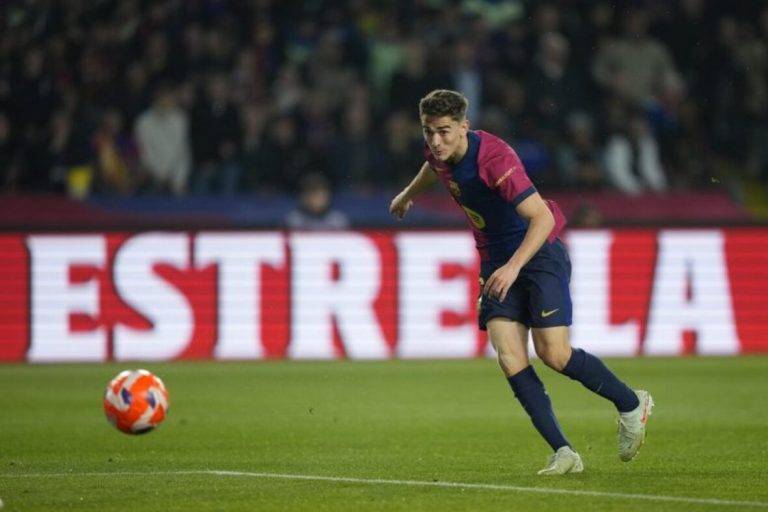 FOTOGRAFÍA. BARCELONA (REINO DE ESPAÑA), 05 DE ABRIL DE 2025. El centrocampista del FC Barcelona, Pablo Páez Gavira (Gavi), consigue el primer gol de su equipo en el encuentro correspondiente a la jornada 30 de Laliga EA Sports que disputaron FC Barcelona y Betis en el Estadio Olímpico Lluis Companys de Barcelona. Efe