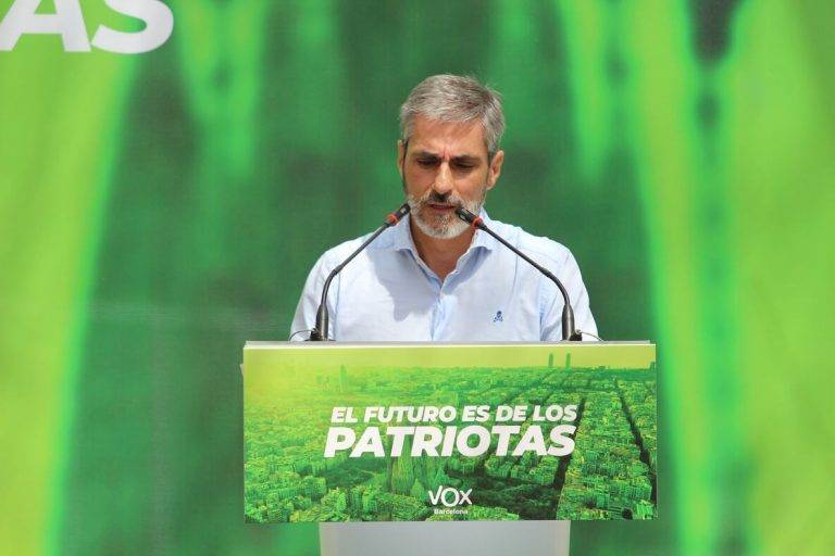 FOTOGRAFÍA. BARCELONA (CATALUÑA) REINO DE ESPAÑA, 05 DE ABRIL DE 2025. El secretario general de VOX y presidente del Grupo Parlamentario en el Parlamento de Cataluña, Ignacio Garriga Vaz de Conceçao; junto al presidente del partido en la provincia de Barcelona y portavoz del Grupo VOX Parlament de Catalunya, Joan Garriga Doménech; y el coordinador de esta formación en la ciudad de Barcelona y presidente del Grupo Municipal VOX Ayuntamiento de Barcelona, Gonzalo de Oro-Pulido Plaza; ha participado este mediodía en la "Gran Butifarrada Popular de VOX Barcelona" en el Parque Nudo Trinidad de la ciudad condal. Lasvocesdelpueblo (Ñ Pueblo)