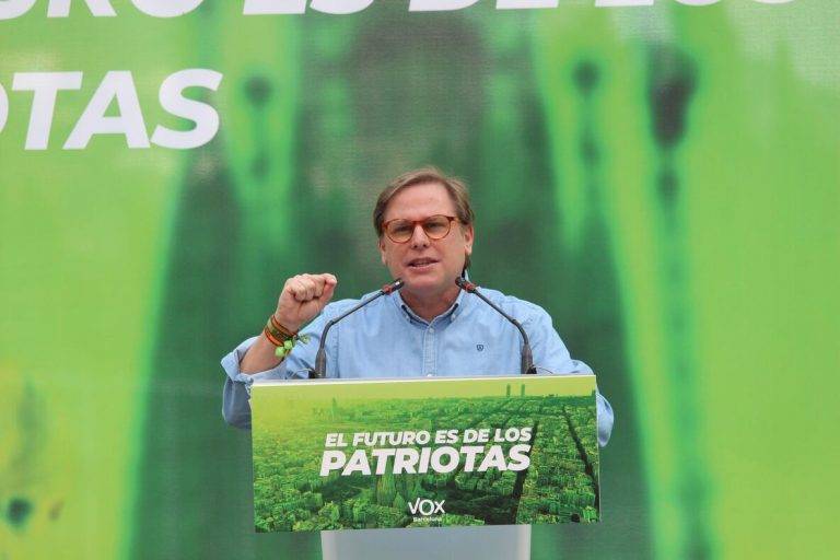 FOTOGRAFÍA. BARCELONA (CATALUÑA) REINO DE ESPAÑA, 05 DE ABRIL DE 2025. El secretario general de VOX y presidente del Grupo Parlamentario en el Parlamento de Cataluña, Ignacio Garriga Vaz de Conceçao; junto al presidente del partido en la provincia de Barcelona y portavoz del Grupo VOX Parlament de Catalunya, Joan Garriga Doménech; y el coordinador de esta formación en la ciudad de Barcelona y presidente del Grupo Municipal VOX Ayuntamiento de Barcelona, Gonzalo de Oro-Pulido Plaza; ha participado este mediodía en la "Gran Butifarrada Popular de VOX Barcelona" en el Parque Nudo Trinidad de la ciudad condal. Lasvocesdelpueblo (Ñ Pueblo)