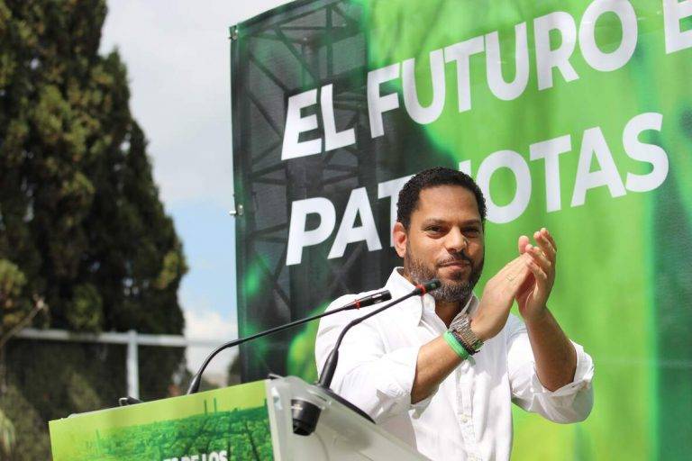 FOTOGRAFÍA. BARCELONA (CATALUÑA) REINO DE ESPAÑA, 05 DE ABRIL DE 2025. El secretario general de VOX y presidente del Grupo Parlamentario en el Parlamento de Cataluña, Ignacio Garriga Vaz de Conceçao; junto al presidente del partido en la provincia de Barcelona y portavoz del Grupo VOX Parlament de Catalunya, Joan Garriga Doménech; y el coordinador de esta formación en la ciudad de Barcelona y presidente del Grupo Municipal VOX Ayuntamiento de Barcelona, Gonzalo de Oro-Pulido Plaza; ha participado este mediodía en la "Gran Butifarrada Popular de VOX Barcelona" en el Parque Nudo Trinidad de la ciudad condal. Lasvocesdelpueblo (Ñ Pueblo)