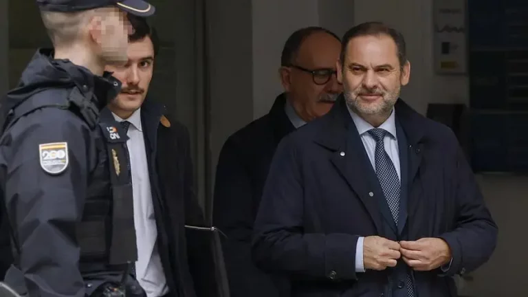 FOTOGRAFÍA. MADRID. 20 DE FEBRERO DE 2025. El exministro de Transportes y secretario de Organización del Partido Socialista (PSOE), y diputado del PSOE en el Congreso de los Diputados -ahora en el Grupo Mixto-, José Luis Ábalos Meco, tras salir del Tribunal Supremo. Efe