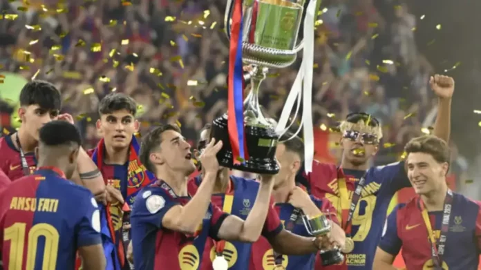 FOTOGRAFÍA. SEVILLA (ANDALUCÍA) REINO D ESPAÑA, 26 DE ABRIL DE 2025. Los jugadores del FC Barcelona celebran su victoria en la final de la Copa del Rey a la finalización del encuentro que disputaron Real Madrid y FC Barcelona en el estadio de La Cartuja, en Sevilla. Efe